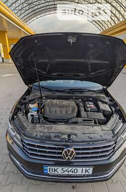 Седан Volkswagen Passat 2018 в Дубно