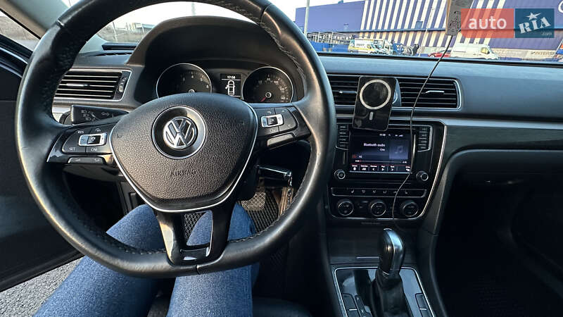 Седан Volkswagen Passat 2015 в Рівному