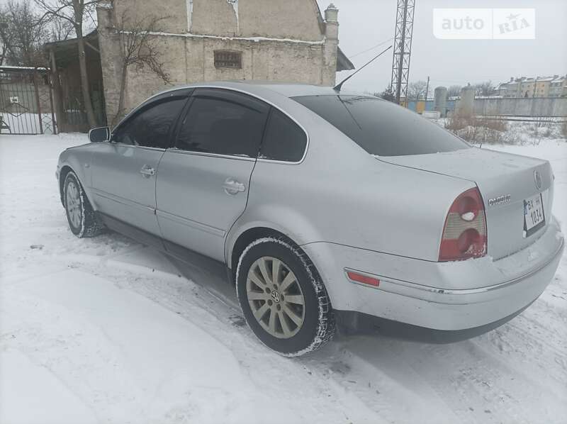 Седан Volkswagen Passat 2001 в Городенке
