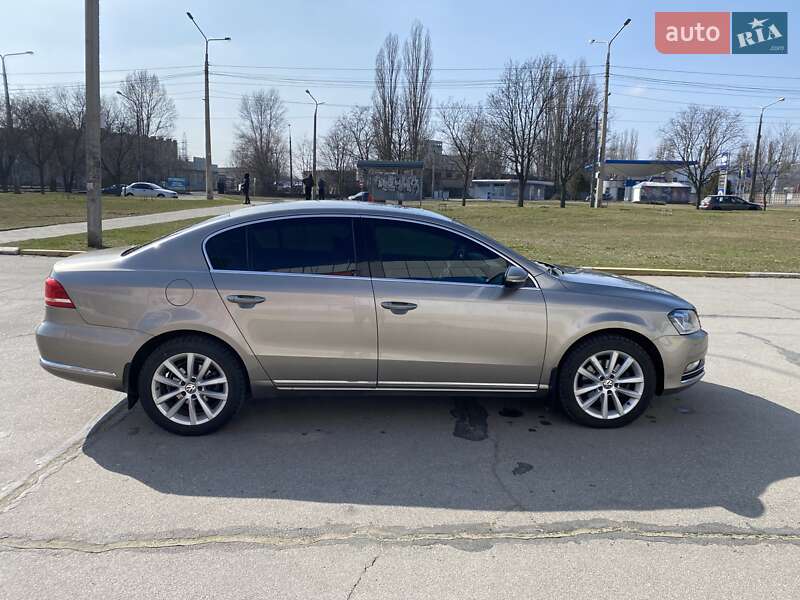 Седан Volkswagen Passat 2012 в Запорожье