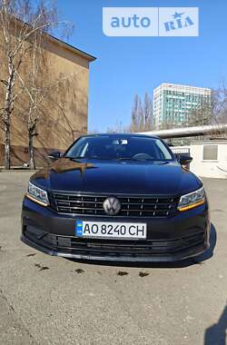 Седан Volkswagen Passat 2016 в Києві