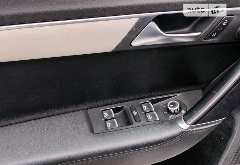 Седан Volkswagen Passat 2012 в Ужгороде