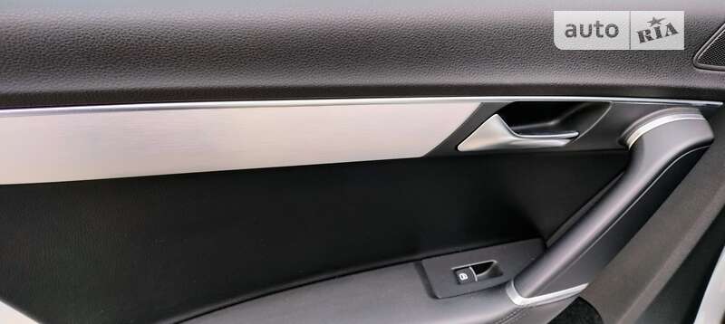 Седан Volkswagen Passat 2012 в Ужгороде