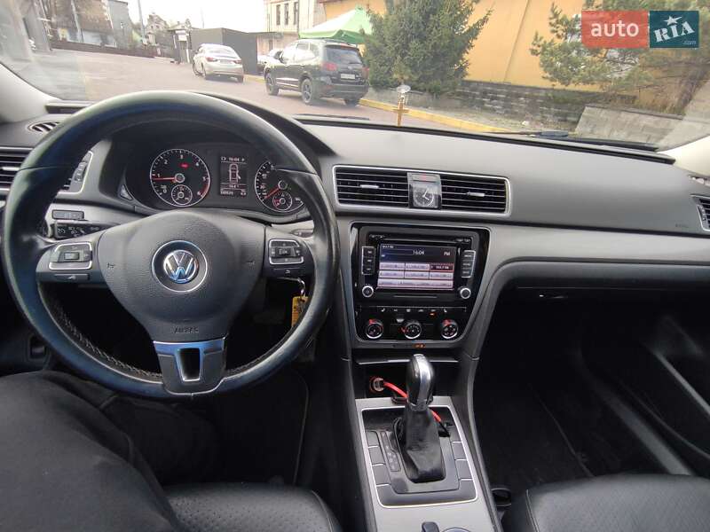 Седан Volkswagen Passat 2015 в Рівному