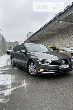 Універсал Volkswagen Passat 2015 в Чернівцях