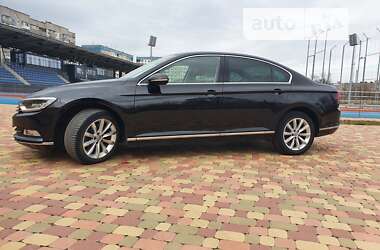 Седан Volkswagen Passat 2017 в Днепре