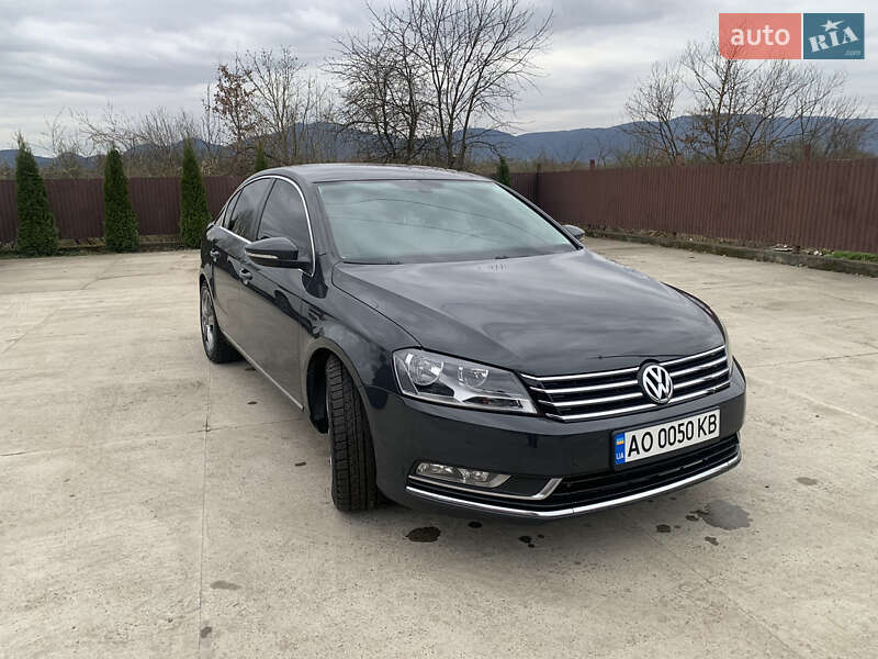 Седан Volkswagen Passat 2011 в Хусте