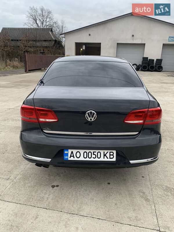 Седан Volkswagen Passat 2011 в Хусте