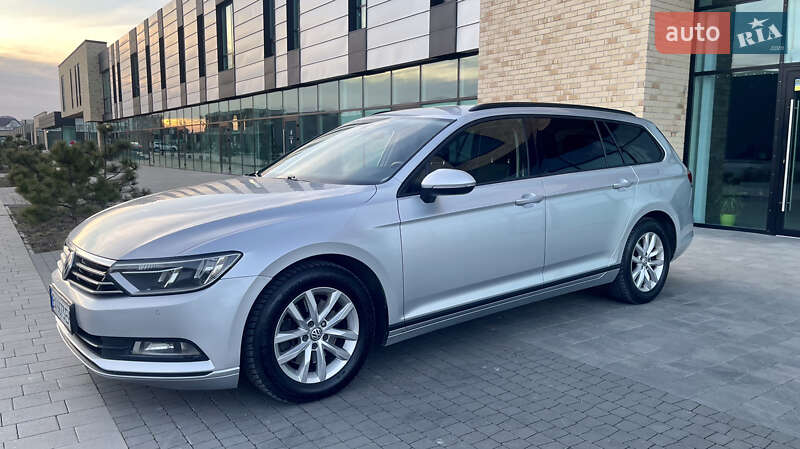 Универсал Volkswagen Passat 2015 в Хмельницком
