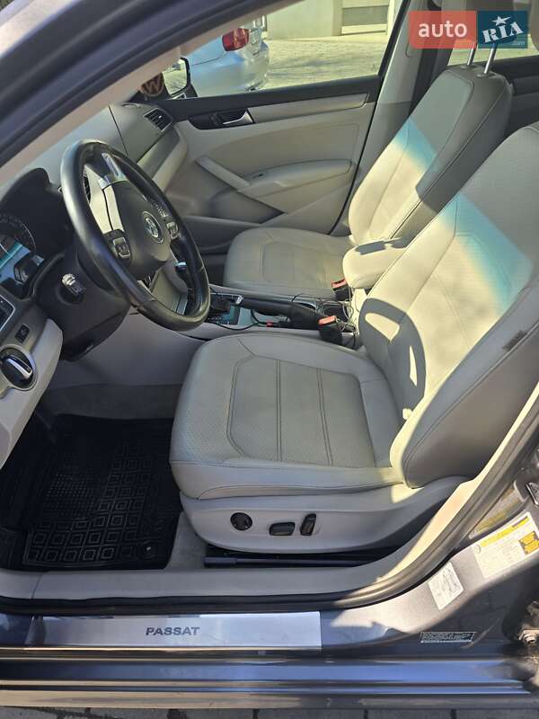 Седан Volkswagen Passat 2014 в Ивано-Франковске