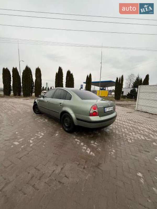 Седан Volkswagen Passat 2001 в Кременце