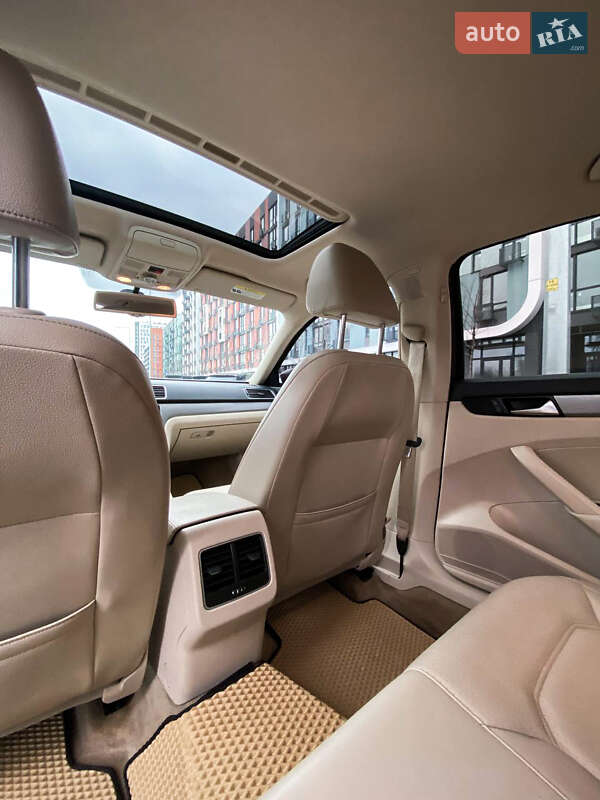 Седан Volkswagen Passat 2013 в Києві