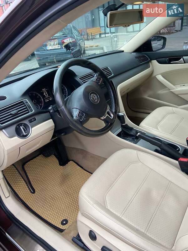Седан Volkswagen Passat 2013 в Києві