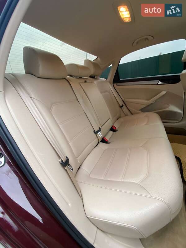 Седан Volkswagen Passat 2013 в Києві
