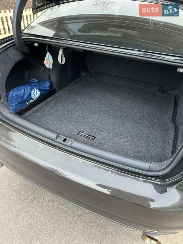 Седан Volkswagen Passat 2012 в Кривом Роге