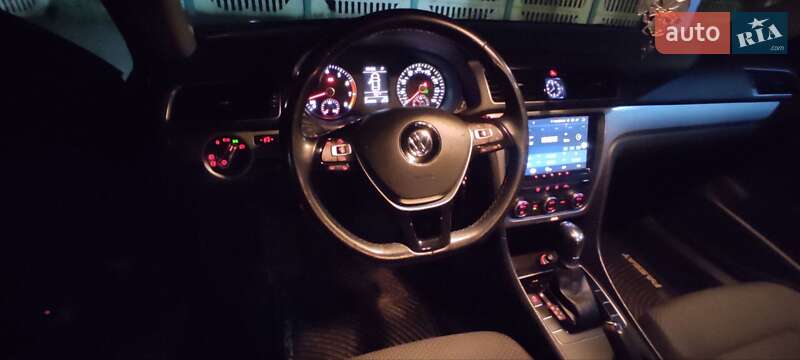 Седан Volkswagen Passat 2012 в Кривом Роге