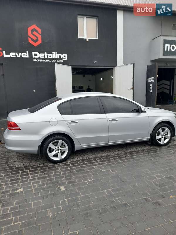 Седан Volkswagen Passat 2011 в Виннице