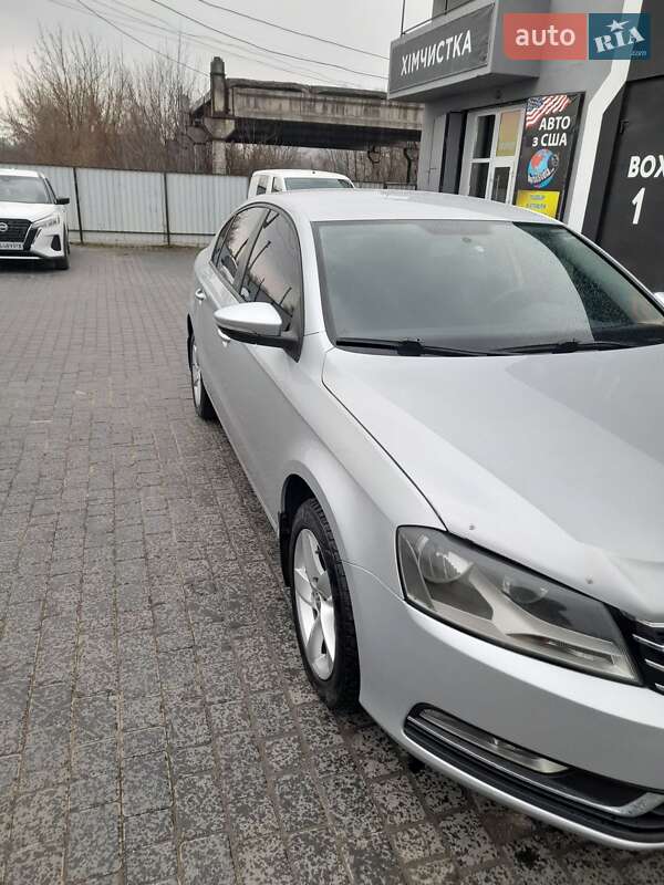 Седан Volkswagen Passat 2011 в Виннице