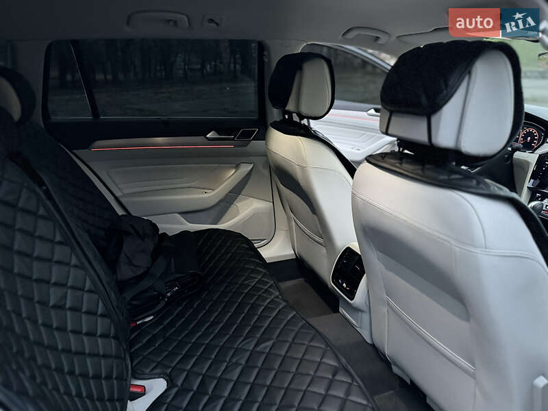 Универсал Volkswagen Passat 2022 в Одессе