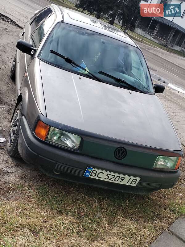 Седан Volkswagen Passat 1992 в Шептицькому