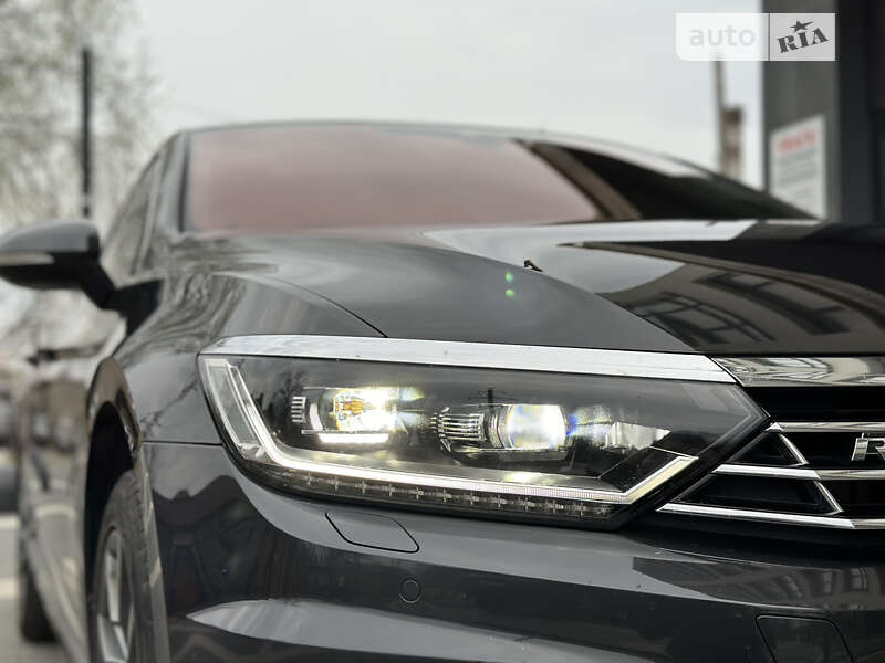 Седан Volkswagen Passat 2018 в Львове
