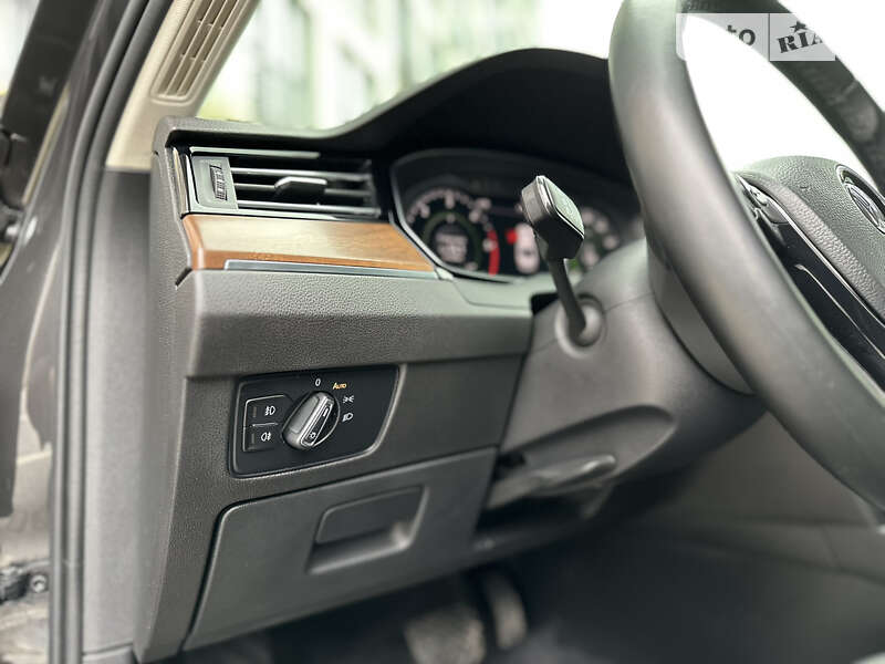 Седан Volkswagen Passat 2018 в Львове