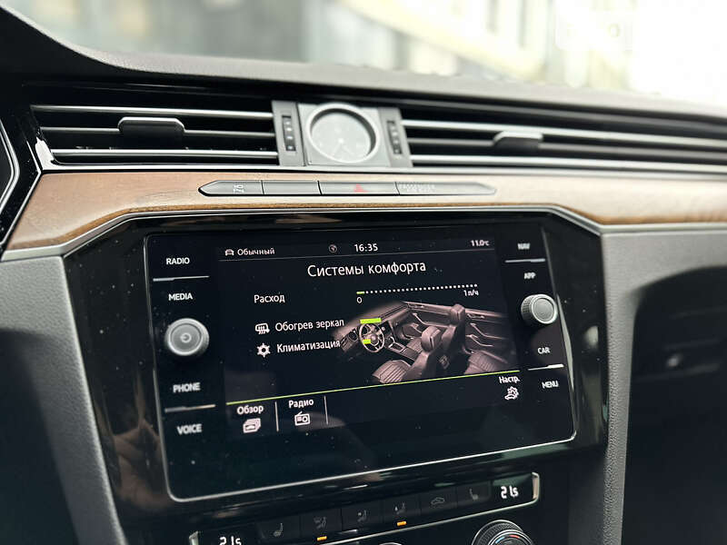 Седан Volkswagen Passat 2018 в Львове
