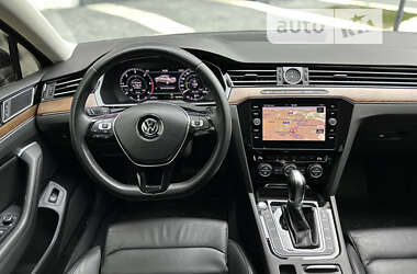 Седан Volkswagen Passat 2018 в Львове