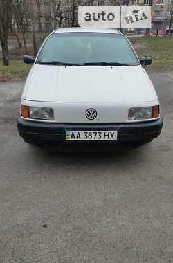 Седан Volkswagen Passat 1992 в Києві