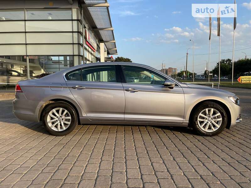 Седан Volkswagen Passat 2017 в Луцке
