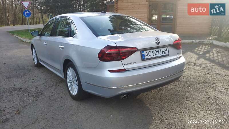 Седан Volkswagen Passat 2016 в Луцке