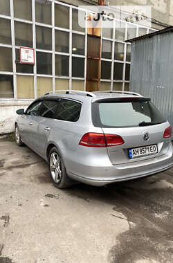 Універсал Volkswagen Passat 2011 в Житомирі