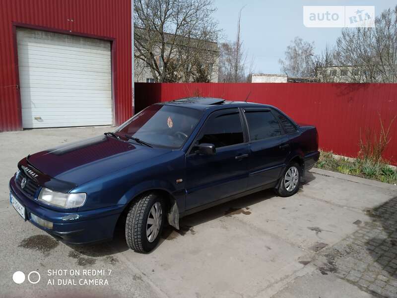 Седан Volkswagen Passat 1994 в Монастирищеві