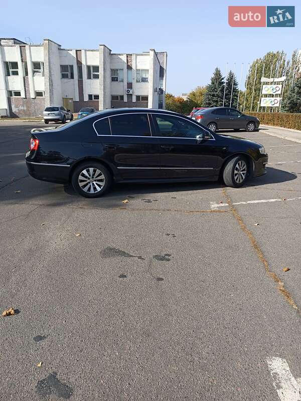 Седан Volkswagen Passat 2010 в Южноукраинске