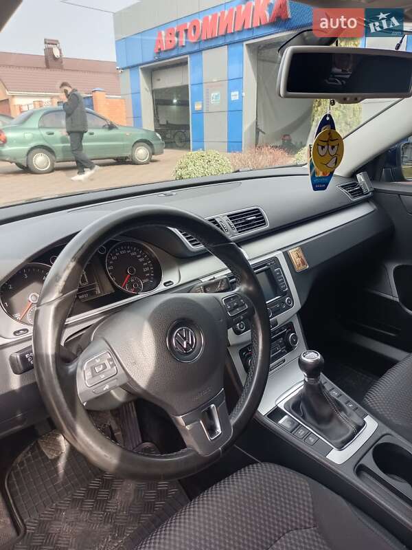 Універсал Volkswagen Passat 2011 в Черкасах