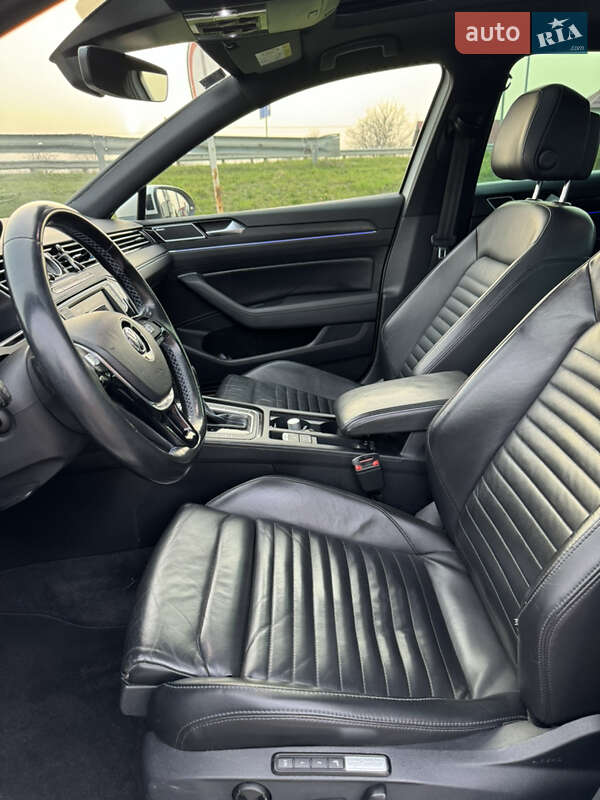 Седан Volkswagen Passat 2015 в Львове