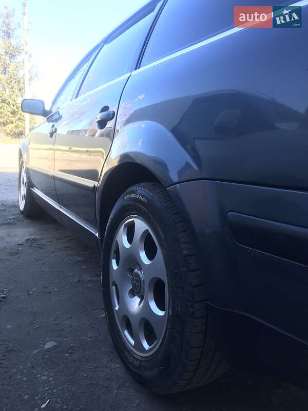 Универсал Volkswagen Passat 2001 в Городенке