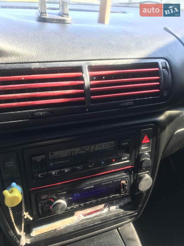 Универсал Volkswagen Passat 2001 в Городенке