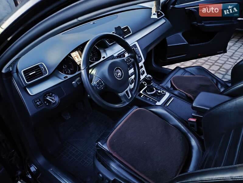 Универсал Volkswagen Passat 2012 в Подволочиске