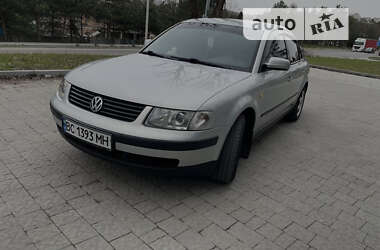 Седан Volkswagen Passat 1999 в Новояворовске