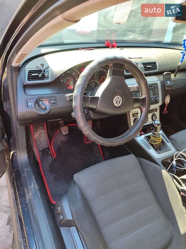 Седан Volkswagen Passat 2005 в Знаменке