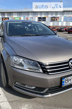 Седан Volkswagen Passat 2011 в Одесі