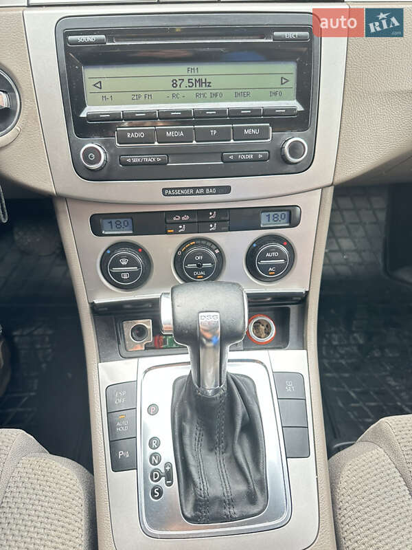 Универсал Volkswagen Passat 2009 в Новой Ушице