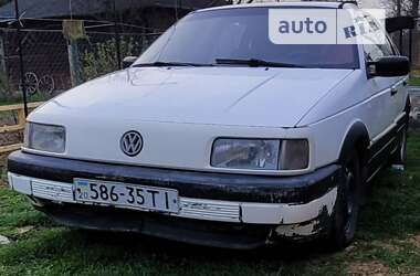 Седан Volkswagen Passat 1989 в Надворной