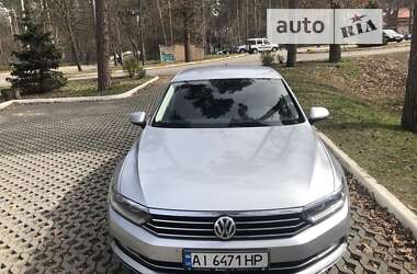 Седан Volkswagen Passat 2015 в Бучі