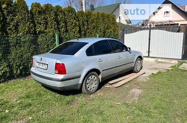 Седан Volkswagen Passat 1998 в Владимир-Волынском