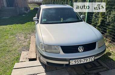 Седан Volkswagen Passat 1998 в Владимир-Волынском