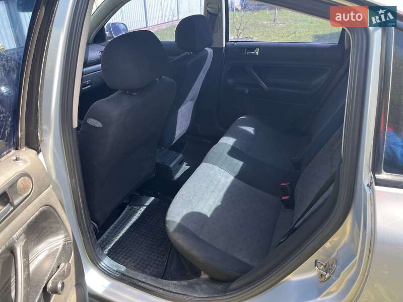 Седан Volkswagen Passat 1998 в Владимире