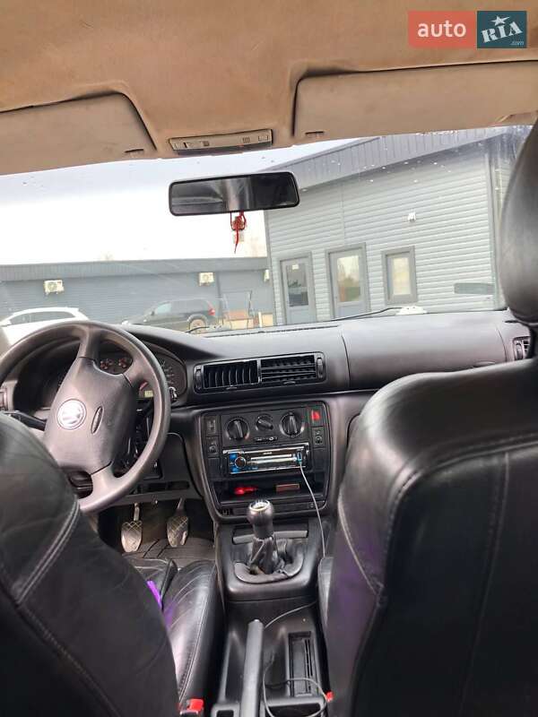 Седан Volkswagen Passat 1999 в Рокитному