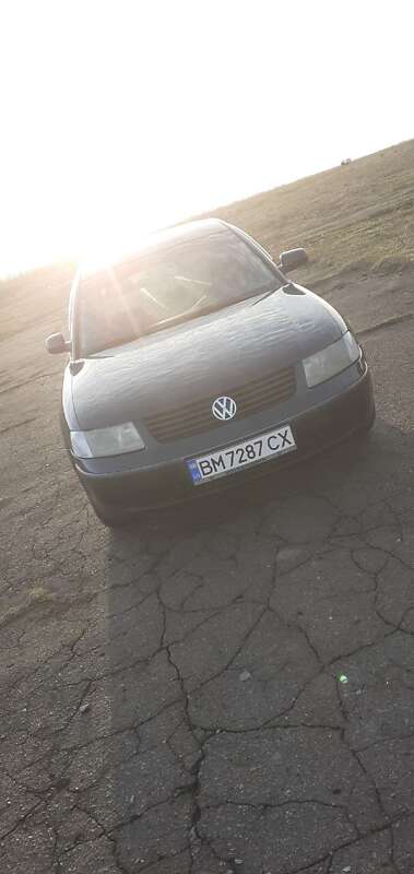 Седан Volkswagen Passat 1996 в Глухове